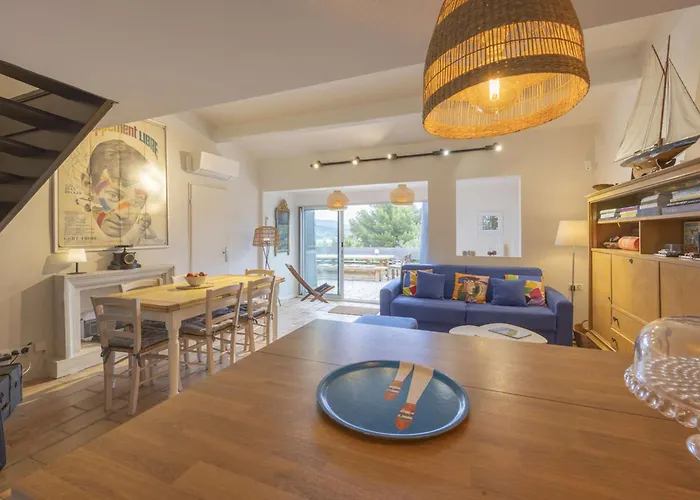 Villa Mas Provencale A Sur Avec Acces Direct A La