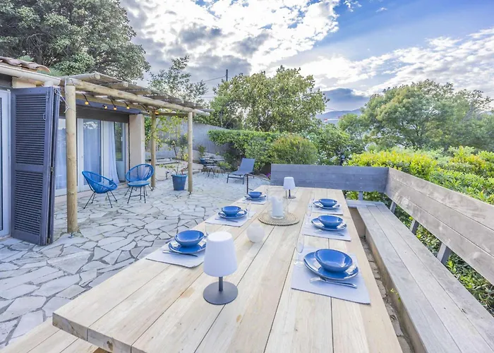 Villa Mas Provencale A Sur Avec Acces Direct A La Cavalaire-sur-Mer